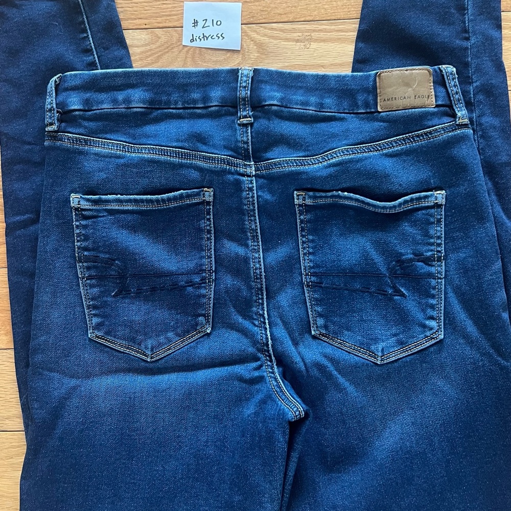 American Eagle Outfitters Women's size 10 DISTRESSED CURVY HI-RISE JEGGING Jeans
